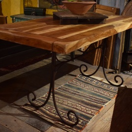 Table mange-debout